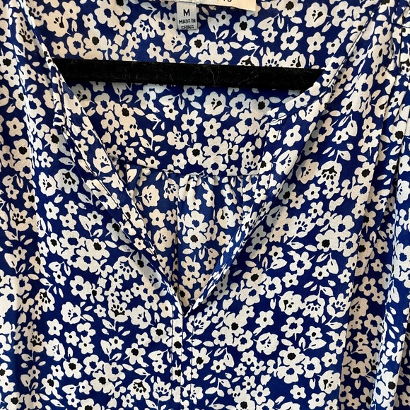 Collective Concepts Tie Top, Royal blue with White Floral design, EUC, M - Picture 5 of 9